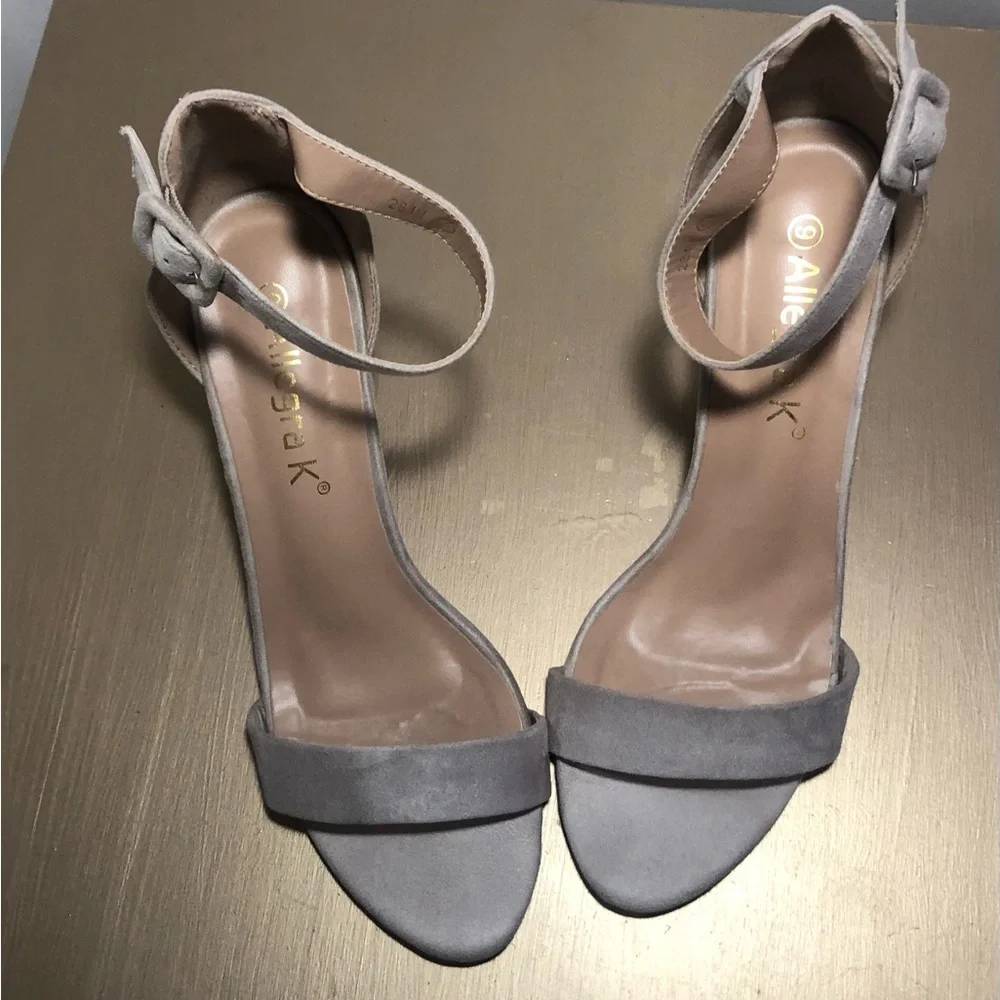 Allegra K Women’s Ankle Strap heeled Sandles Faux Light Gray Suede Size 9